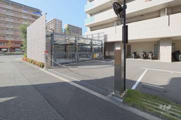 駐車場の出入り口（ロボットゲート付き）