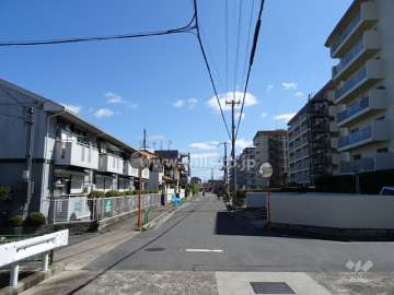 敷地北側の前面道路