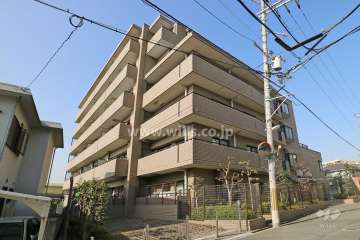 ライオンズガーデン豊中の外観（南東側から）