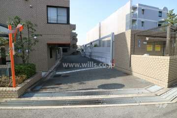 駐車場出入り口
