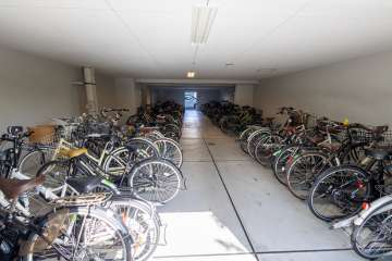 屋内に設けられた駐輪場