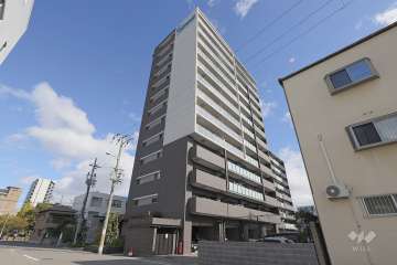 プレサンスロジェ桜川の外観（南西側から）