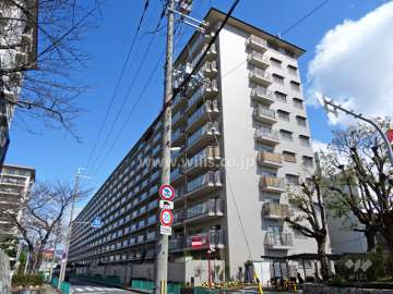 ローレルハイツ茨木総持寺１号棟の外観（南西側から）