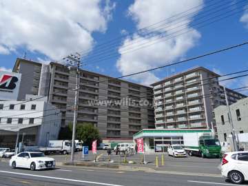 ローレルハイツ茨木総持寺１号棟の外観（南東側から）