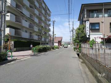 敷地東側の前面道路