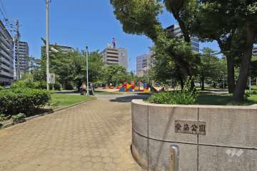 隣接する『愛染公園』