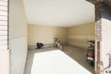 屋内に設けられたバイク置場