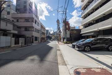 敷地の東側前面道路（北側から）