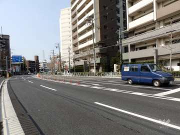 敷地北側前面道路(東側から)