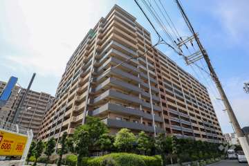 ライオンズガーデン城東の外観（南東側から）