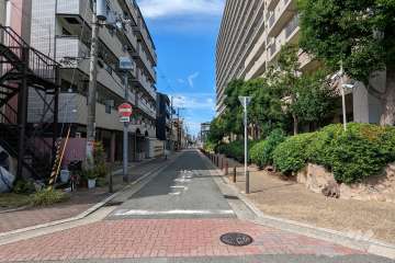 敷地南側の前面道路