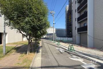 敷地東側の前面道路