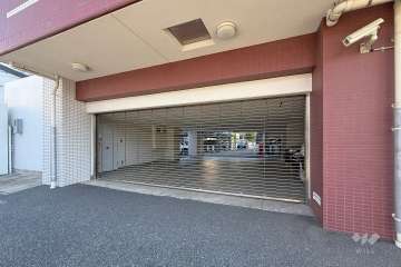 駐車場の出入り口（リングシャッター付き）
