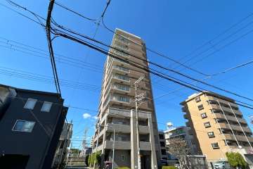 ロイヤルアーク城東野江の外観（東側から）　