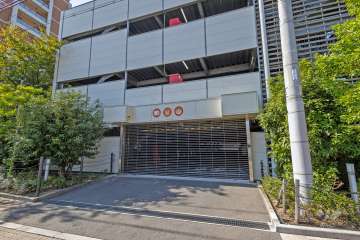 駐車場の出入り口（リングシャッター付き）