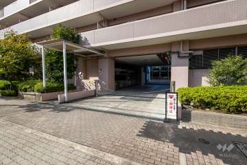 駐車場の出入り口（ロボットゲート付き）