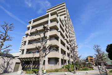 ステイツ城東グランプレイスの外観（南西側から）