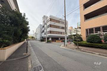 敷地南側の前面道路