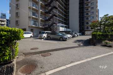 駐車場出入り口