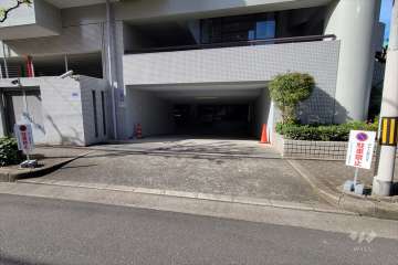 駐車場の出入り口