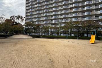 敷地内にはプレイロットがあります。