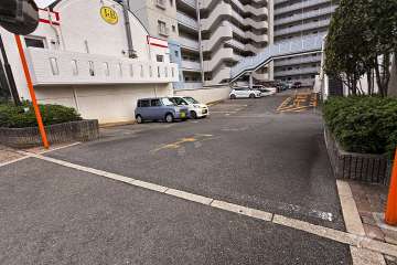 駐車場の出入り口・敷地内駐車場（屋外平面式）