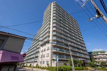 ファミール城東の外観（南東側から）