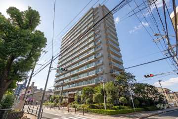 ファミール城東の外観（北東側から）