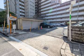 駐車場の出入り口　