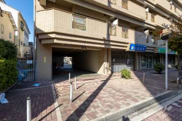 駐車場の出入り口