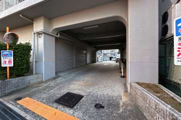 駐車場の出入り口