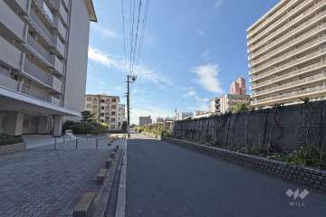 敷地西側の前面道路　