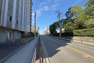 敷地北側の前面道路