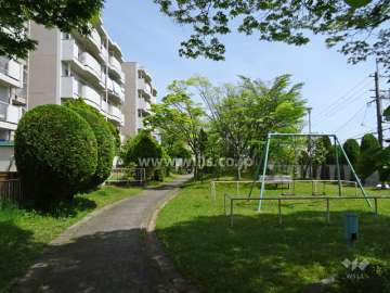 南側は遊歩道になっています。
