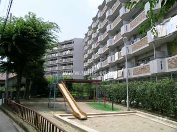 敷地の南東側に隣接した公園
