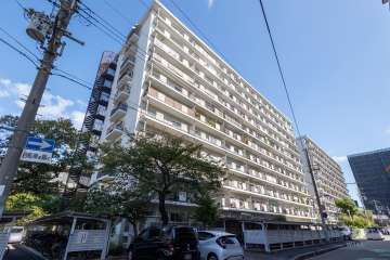 日商岩井野江マンションの外観（南西側から）