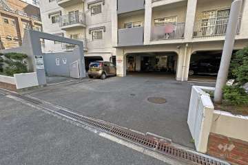 駐車場の出入り口