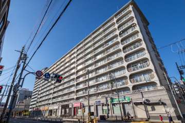 日商岩井京橋ハイツの外観（南東側から）