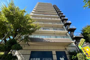 ネオコーポ大阪城公園2号棟の外観（東側から）
