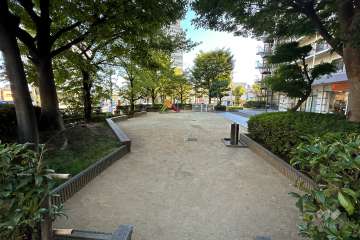 敷地北側に隣接する公園