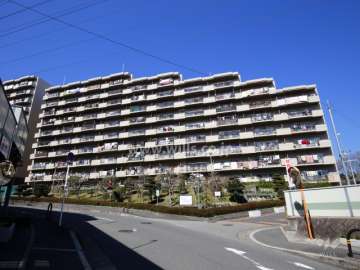 朝日プラザ千里北Ｄ棟の外観（南東側から）