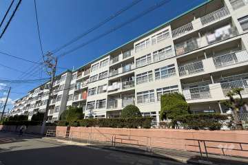 緑橋コーポ2号棟の外観（南東側から）