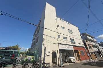 東栄マンションの外観（南西側から）