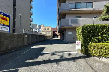 駐車場の出入り口