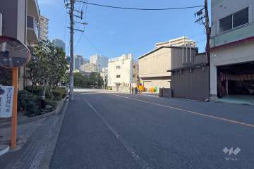 敷地北側の前面道路