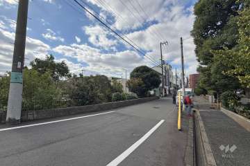 敷地南側の前面道路
