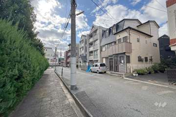 敷地西側の前面道路