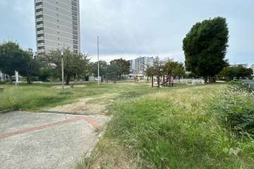 敷地に隣接する古市西北公園