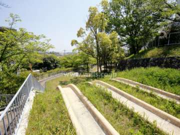 敷地南西側には公園があります。