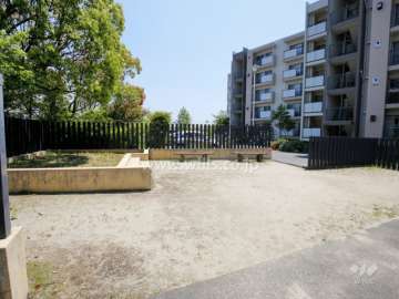 敷地北西側の小さな公園